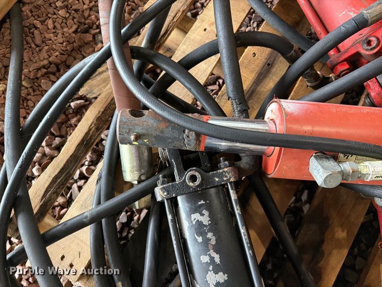 image for item ES1133 (4) hydraulic cylinders