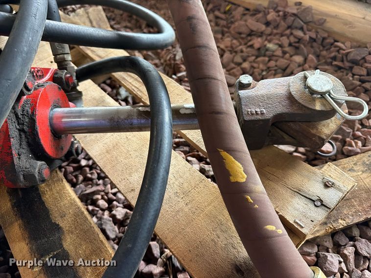 image for item ES1133 (4) hydraulic cylinders