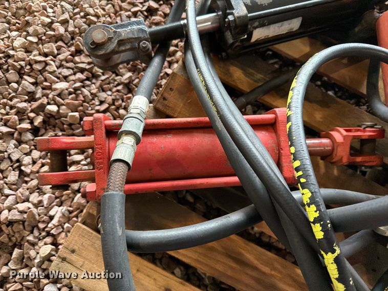 image for item ES1133 (4) hydraulic cylinders