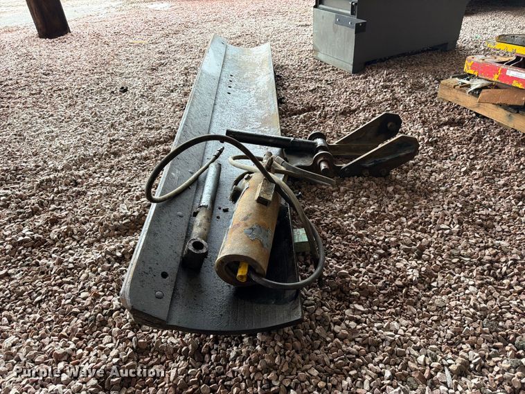 image for item ES1136 Mid-mount plow