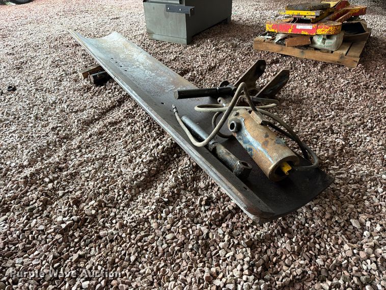 image for item ES1136 Mid-mount plow