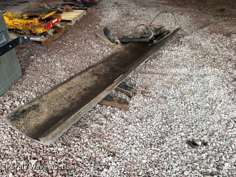 image for item ES1136 Mid-mount plow