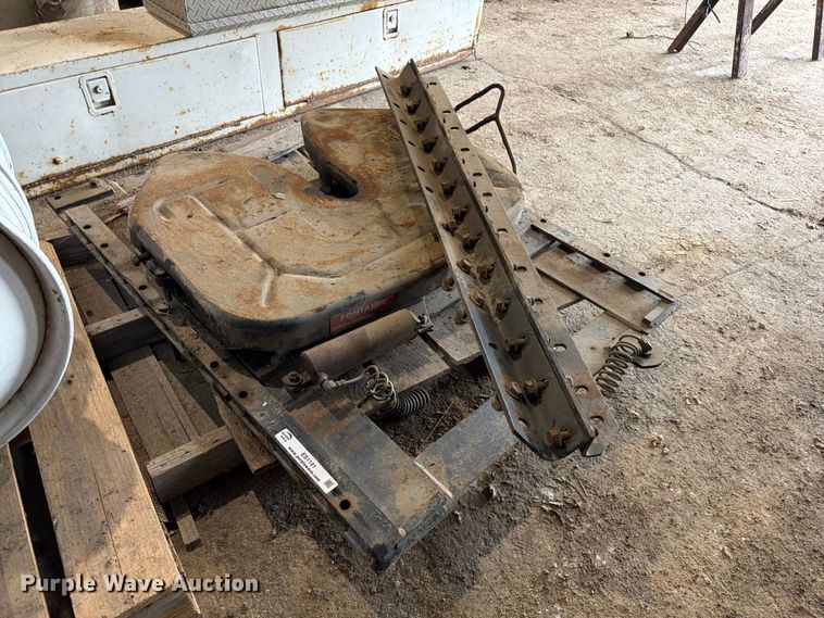 Fontaine fifth wheel plate
