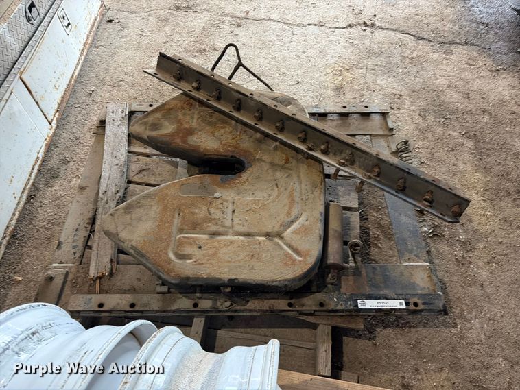 image for item ES1141 Fontaine fifth wheel plate