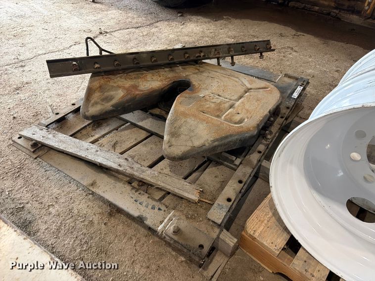 image for item ES1141 Fontaine fifth wheel plate