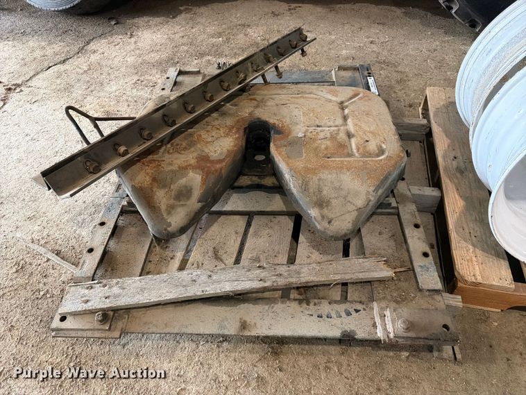 image for item ES1141 Fontaine fifth wheel plate