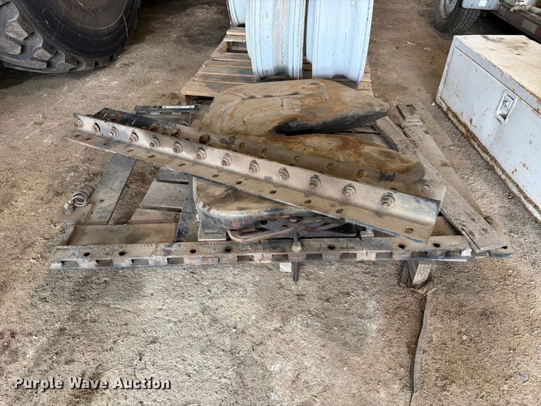 image for item ES1141 Fontaine fifth wheel plate