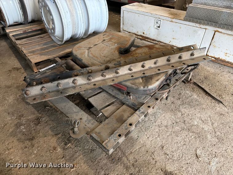 image for item ES1141 Fontaine fifth wheel plate