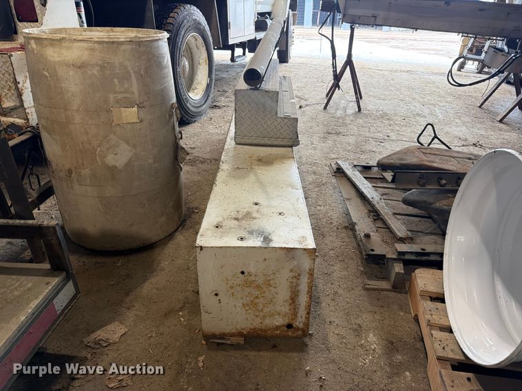 image for item ES1142 (2) toolboxes