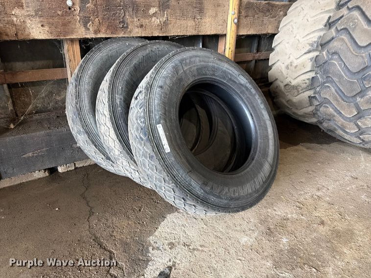 image for item ES1143 (3) Uniroyal RD30 11R24.5 tires
