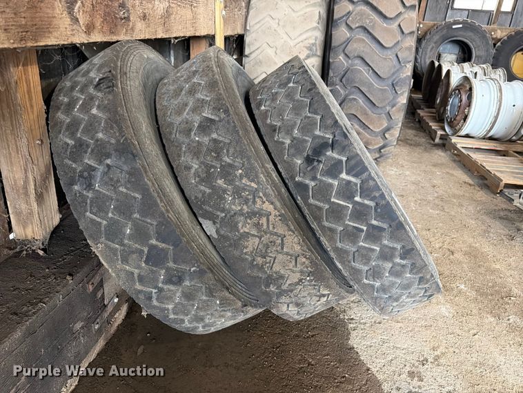 image for item ES1143 (3) Uniroyal RD30 11R24.5 tires