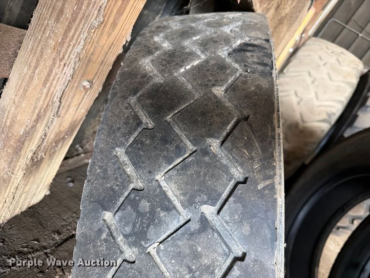 image for item ES1143 (3) Uniroyal RD30 11R24.5 tires