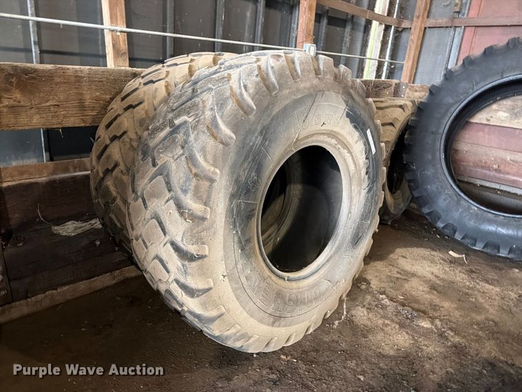 image for item ES1145 (2) Michelin 20.5R25 tires