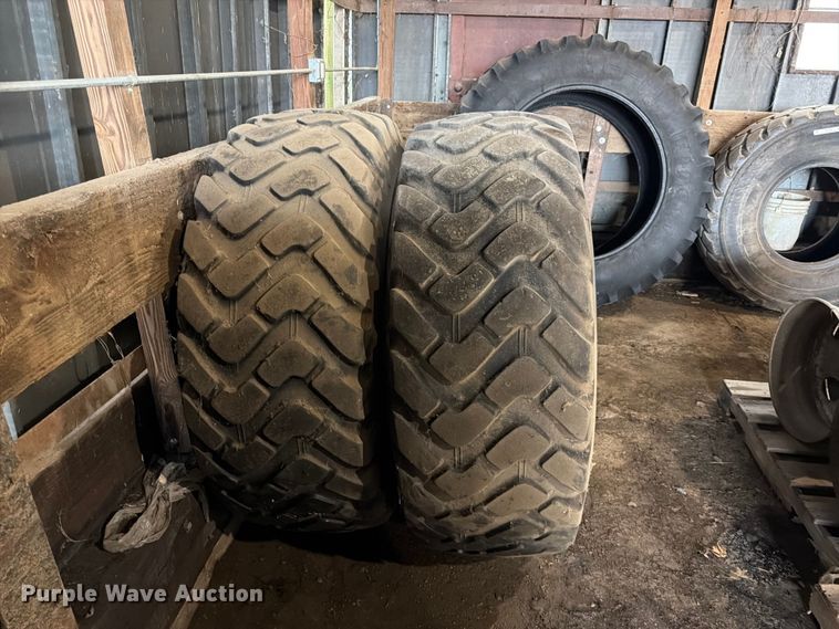 image for item ES1145 (2) Michelin 20.5R25 tires