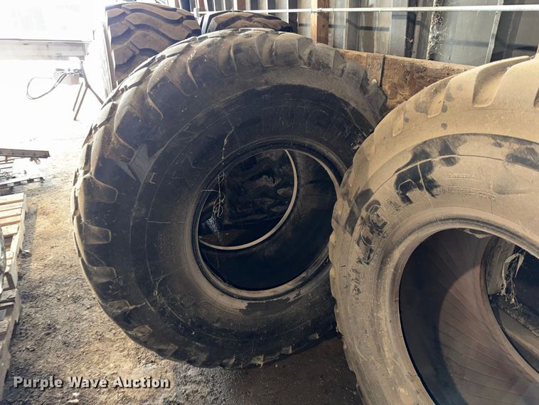 image for item ES1145 (2) Michelin 20.5R25 tires