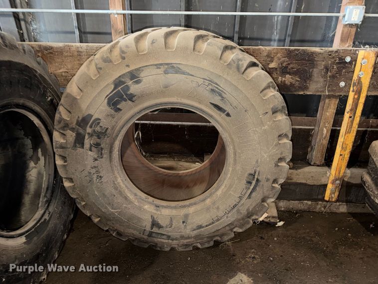 image for item ES1145 (2) Michelin 20.5R25 tires