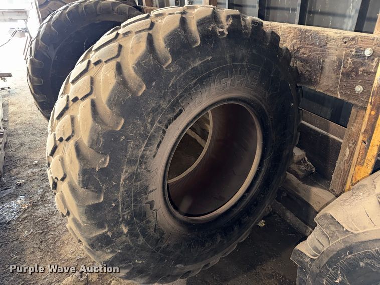image for item ES1145 (2) Michelin 20.5R25 tires