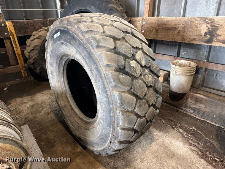 image for item ES1146 Michelin 555/70R25 tire