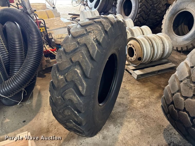 image for item ES1147 Michelin 14.00R24 tire