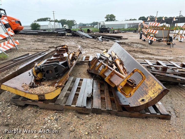 image for item ES1149 (2) wing plows