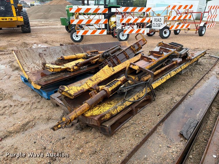 image for item ES1149 (2) wing plows