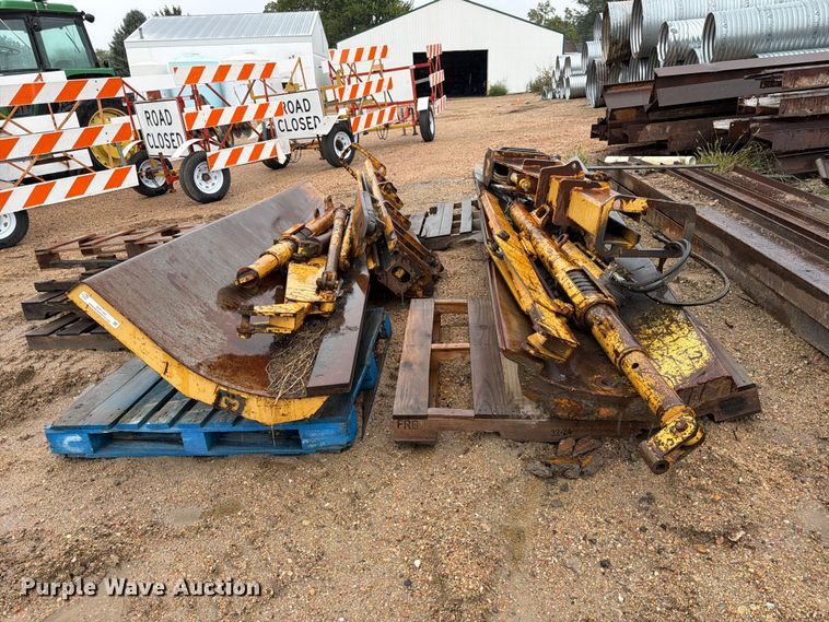 image for item ES1149 (2) wing plows