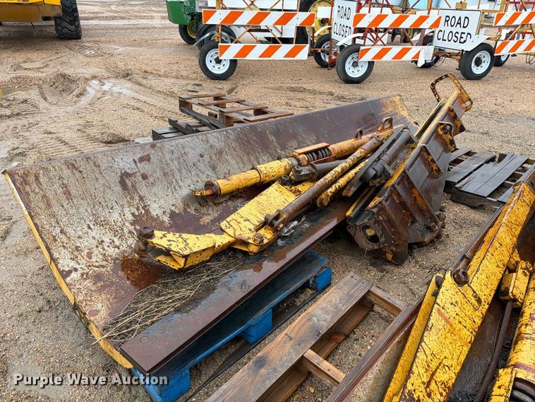 image for item ES1149 (2) wing plows