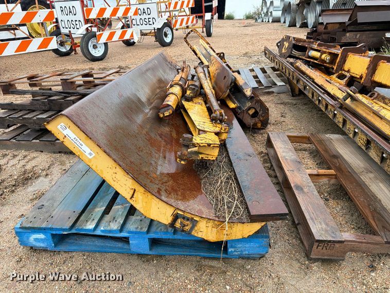 image for item ES1149 (2) wing plows