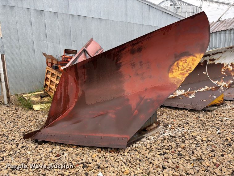 Henke V-plow
