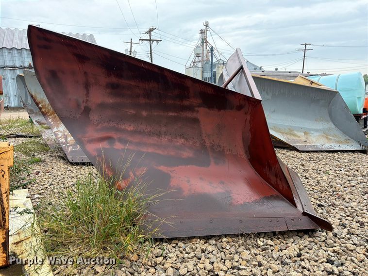 image for item ES1150 Henke V-plow