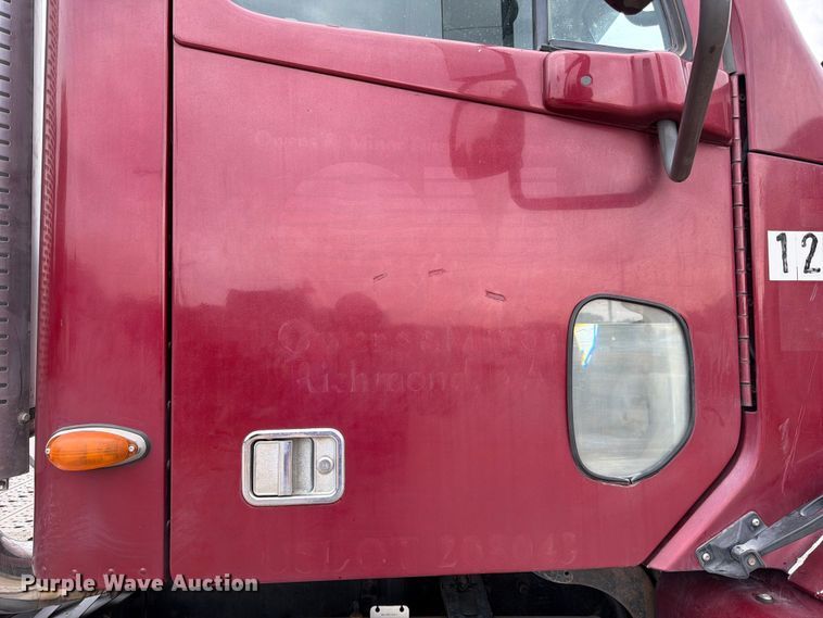 image for item ES1153 2002 Freightliner Columbia semi truck