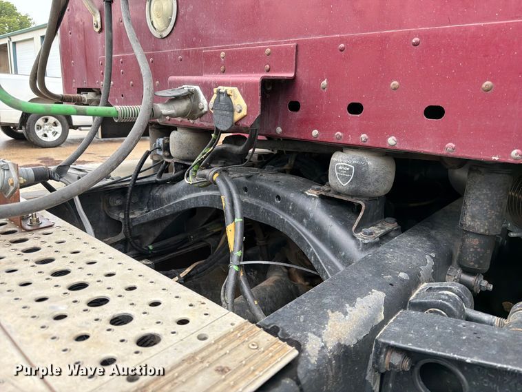 image for item ES1153 2002 Freightliner Columbia semi truck