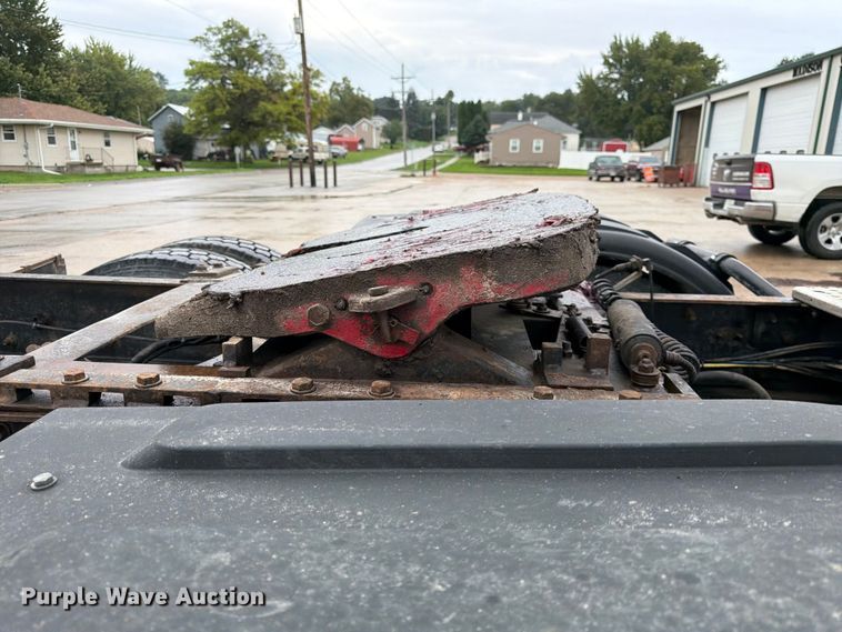 image for item ES1153 2002 Freightliner Columbia semi truck