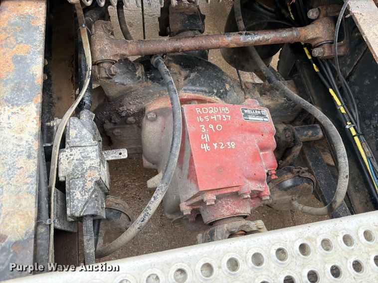 image for item ES1153 2002 Freightliner Columbia semi truck