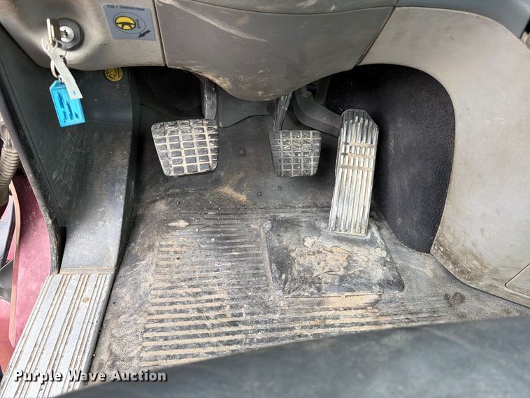 image for item ES1153 2002 Freightliner Columbia semi truck