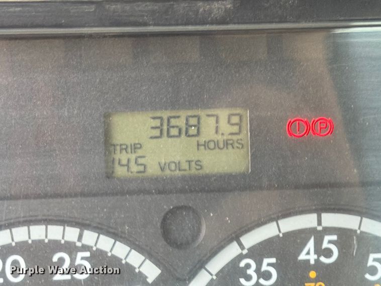 image for item ES1153 2002 Freightliner Columbia semi truck