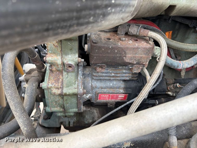 image for item ES1153 2002 Freightliner Columbia semi truck