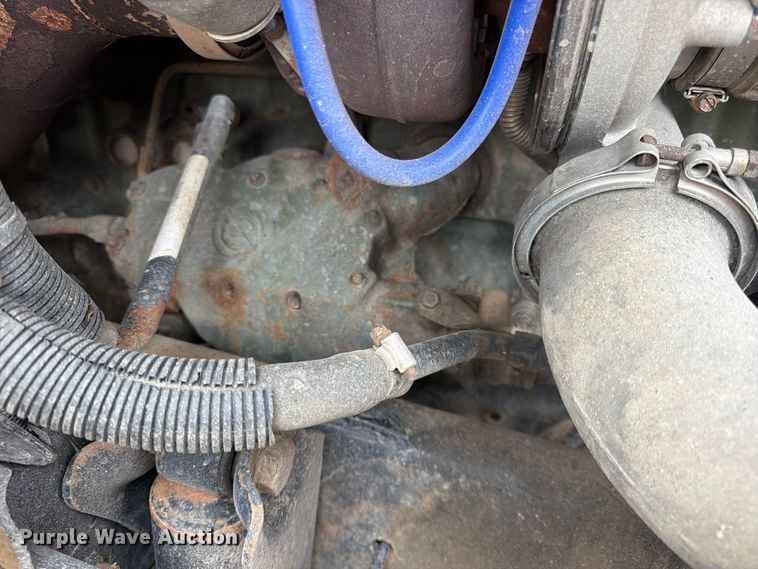 image for item ES1153 2002 Freightliner Columbia semi truck