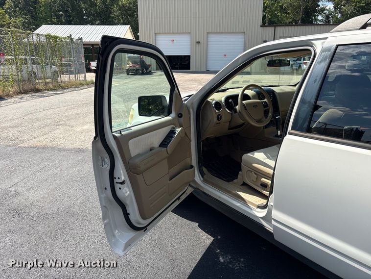 image for item ET8672 2008 Ford Explorer SUV