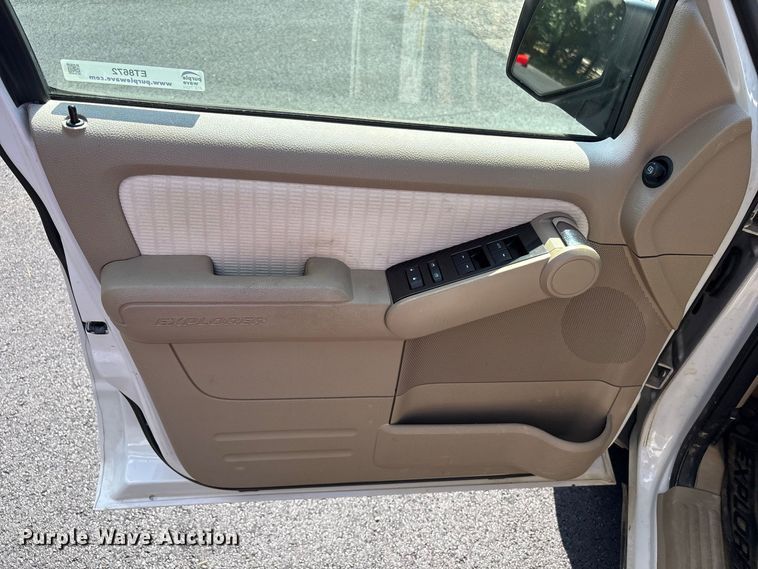 image for item ET8672 2008 Ford Explorer SUV