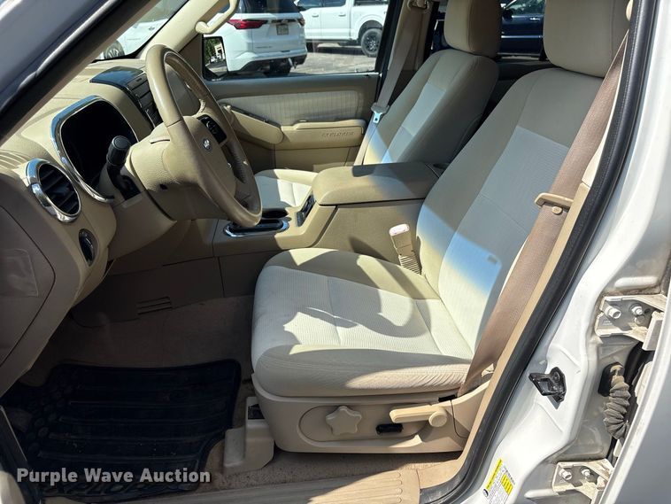 image for item ET8672 2008 Ford Explorer SUV