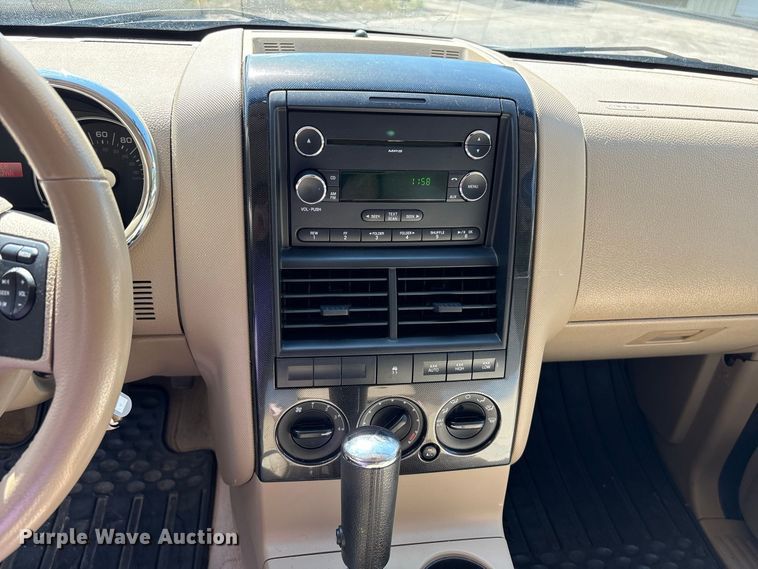 image for item ET8672 2008 Ford Explorer SUV