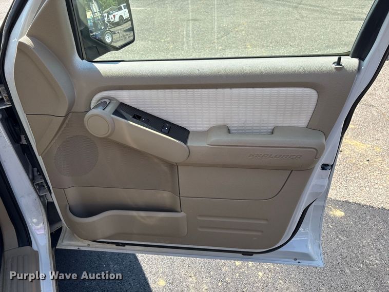 image for item ET8672 2008 Ford Explorer SUV