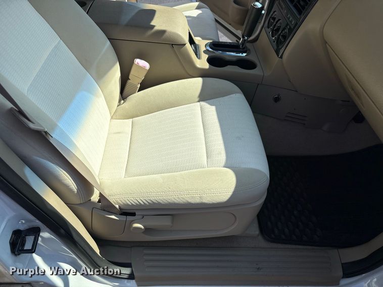 image for item ET8672 2008 Ford Explorer SUV
