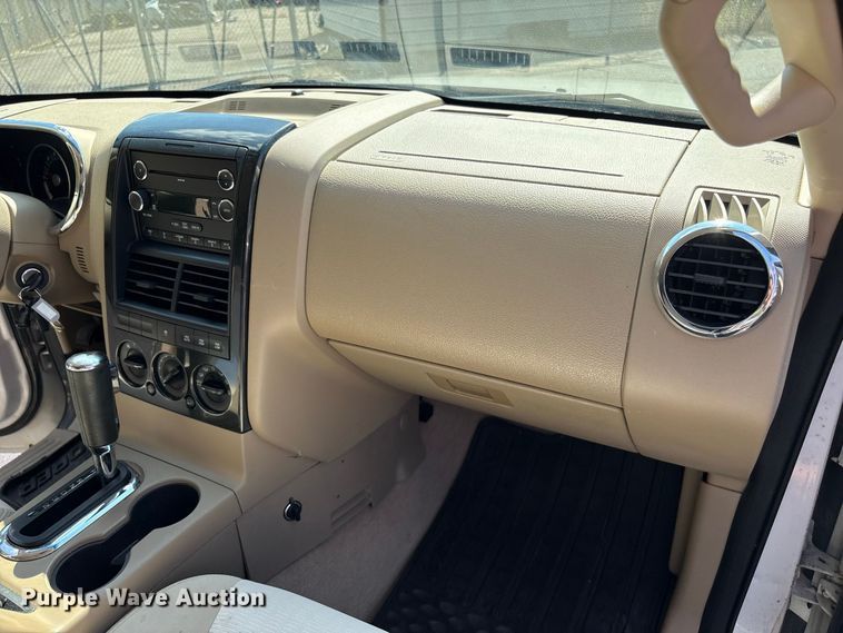 image for item ET8672 2008 Ford Explorer SUV