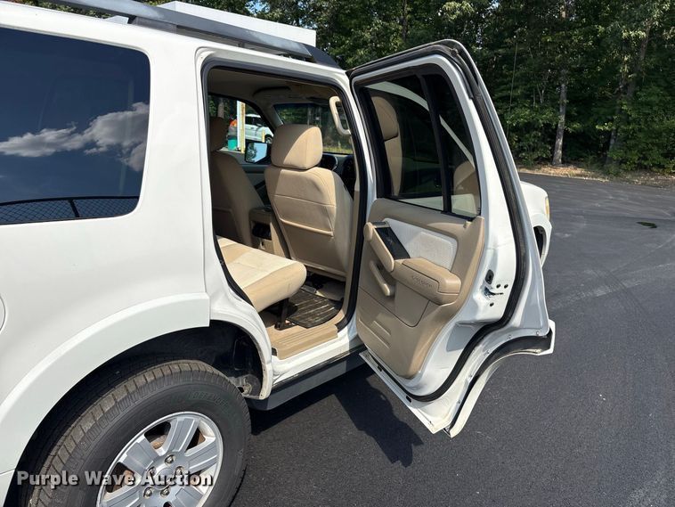image for item ET8672 2008 Ford Explorer SUV