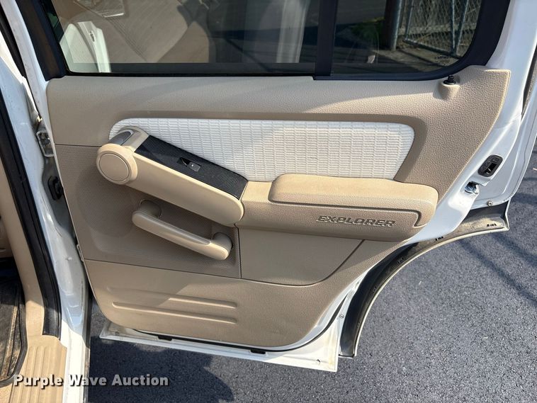 image for item ET8672 2008 Ford Explorer SUV