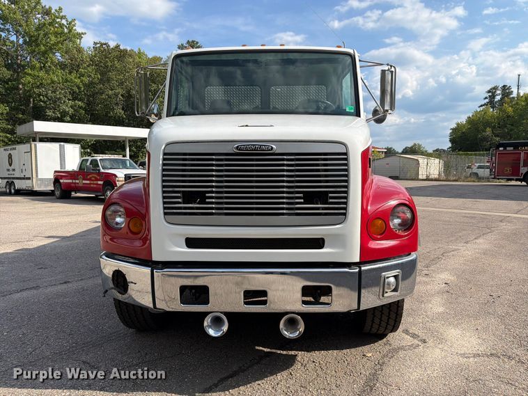 image for item ET8679 2000 Freightliner FL112 pumper fire truck