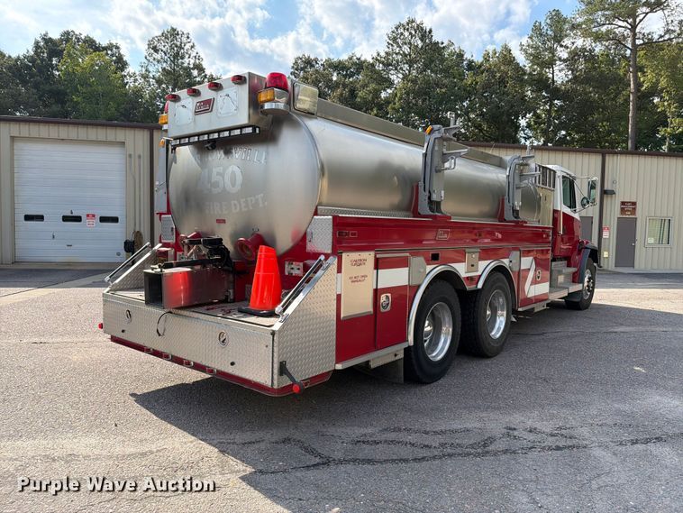 image for item ET8679 2000 Freightliner FL112 pumper fire truck