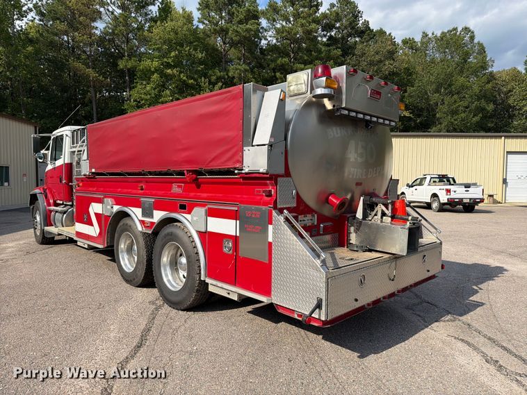 image for item ET8679 2000 Freightliner FL112 pumper fire truck